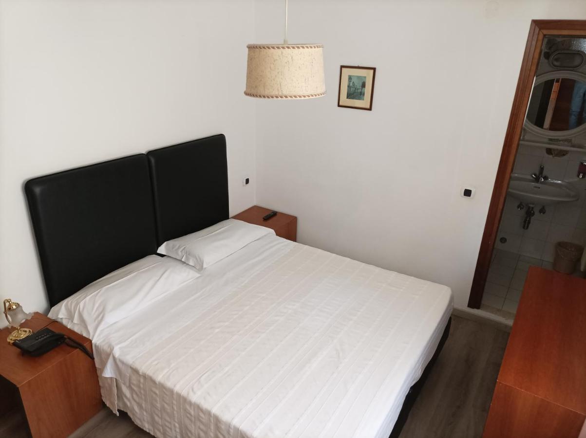 Economy Double Room,1264367089:JPEG